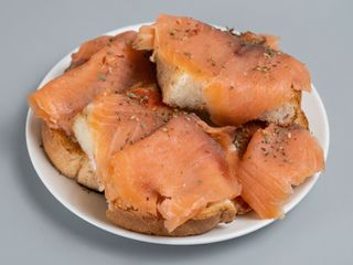Bruschetta con Salmón Ahumado