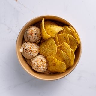 Hummus Con Shichimi Togarashi Y Chips