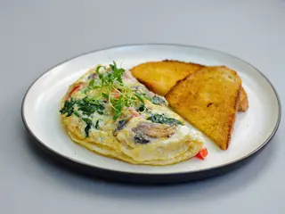 Tostada huevos omelette (tortilla)