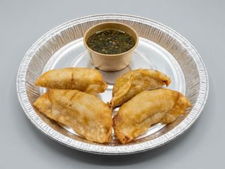 GYOZAS ESTILO ASADOR CON CHIMICHURRI (4unds)