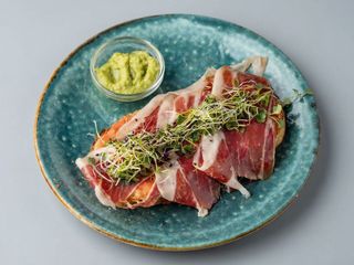 Tostada de jamón ibérico con tomate