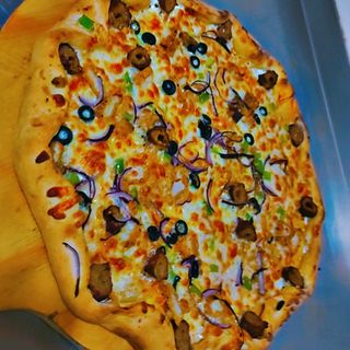 Pizza seekh kabab especial