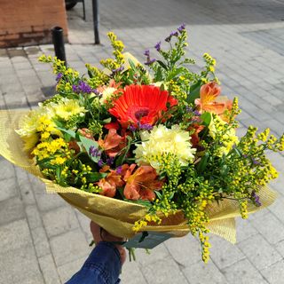 Ramo inspiración del florista tonos cálidos