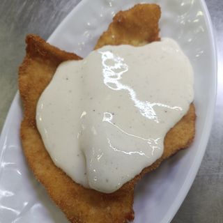 Escalope de pollo en salsa de queso