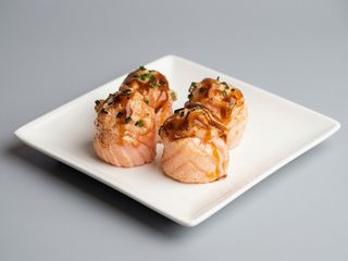 Gunkan Salmón Aburi