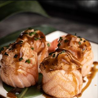 Gunkan Salmón Aburi