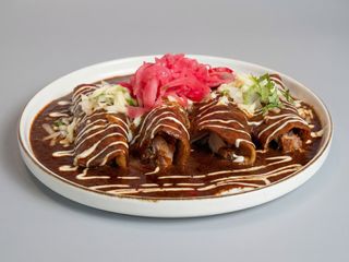 Enmoladas poblanas de cerdo