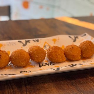 Croquetas de mak and chesse 