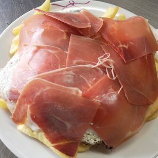 Huevos Rotos Con Patatas (Mediana)