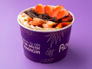 Acai Bowl edicion especial ( Fresa, plátano y virutas de chocolate negro)