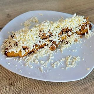 Platano maduro con queso y ternera