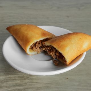 Empanada Con Carne Mechada De Ternera (1 Ud.)