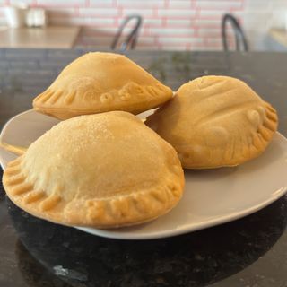 Pastel Con Queso (1 Ud.)