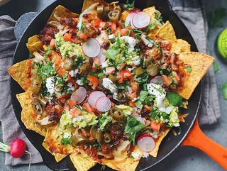NACHOS CON CHEESE hilli con Carne (Beef)