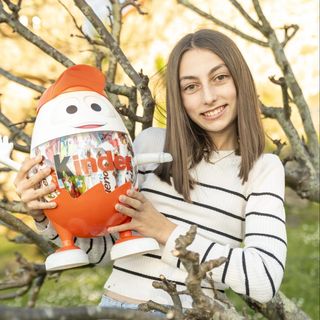 Ovo de Pascua en Moneco Kinder / Huevo de Pascua en Muñeco Kinder