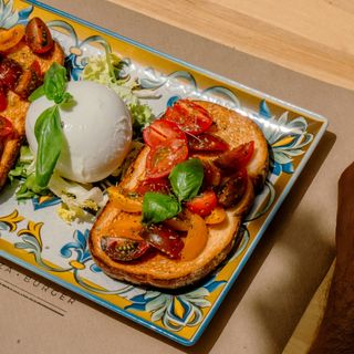 Bruschetta con  Burrata