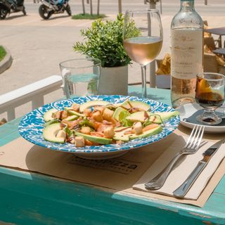 Ensalada AGUACATE Y SALMON