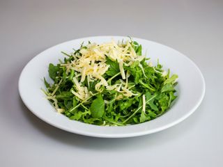 Ensalada Con Rúcula Y Parmesano