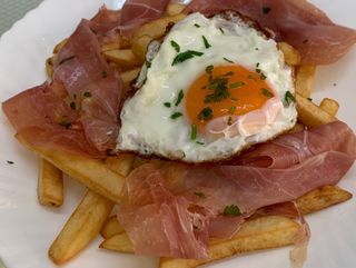 Huevo,patatas,jamón Serrano