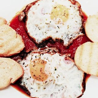 Huevos tomate