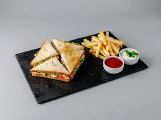 Sandwich Club Parrillero