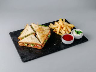 Sandwich Club Parrillero