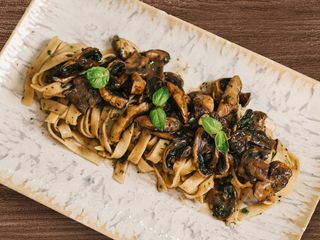 Tagliatelle con setas y trufa.