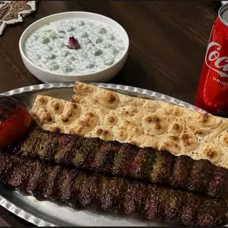Menu(Kebab de Carne 200gr con Pan ,Yogur y Pepino y Cola