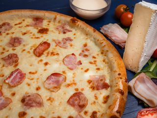 Pizza Carbonara (32 cm.)