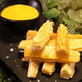 Yuquitas Mixtas (Huancaína y Guacamole)