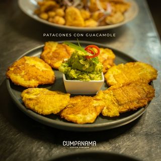 Patacones con guacamole