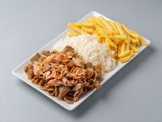 Plato Con Patatas Y Ensaladas Arroz
