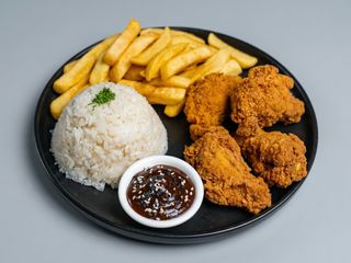 Alitas con arroz