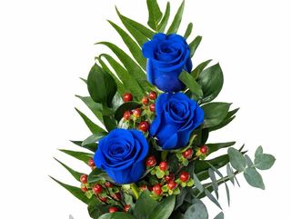 TRES ROSAS AZULES