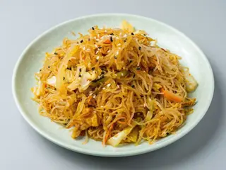 402. Tallarines Finos curry con pollo