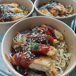 Dhal de lenteja caviar con verduras y piparras en tempura (apto celíaco y vegetariano)