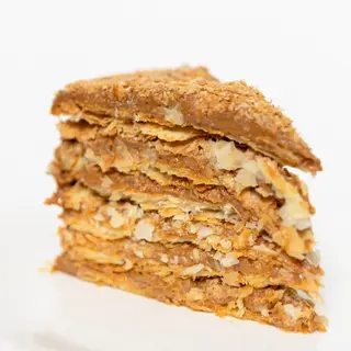 Mil hojas de dulce de leche  y nueces (ración)