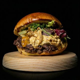 AMERICAN BBQ  SMASH BURGER+ PATATAS