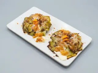 Alcachofa a la plancha sobre cremoso de queso Idiazabal