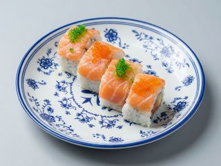 24.Maki De Salmón Y Aguacate Con Queso (8 Pzs.)