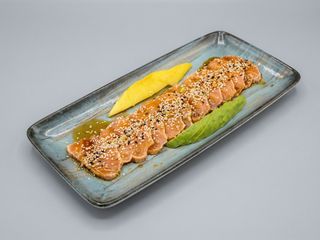 S9. Tataki De Salmón (9 Pzs.)