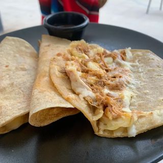 Quesadillas De Cochinita Pibil