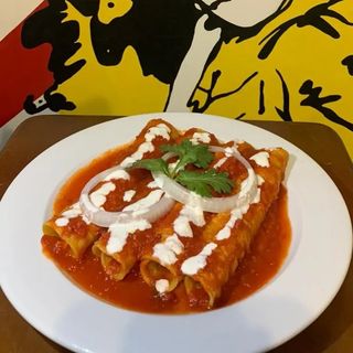 Enchiladas Rojas De Pollo  