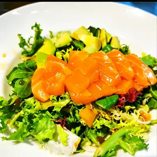 4.Ensalada de salmón y aguacate