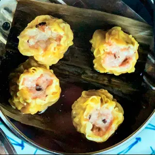 23.Siu mai, empanadillas de carne y gambas