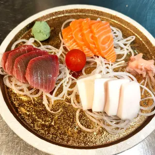 42.- Moriawase de sashimi (sashimi variado 12 cortes)