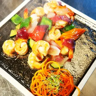 64.- Langostinos salteado con verduras