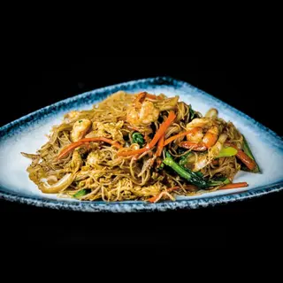 74.fideos de arroz al estilo singapur con salsa soja