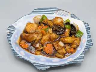 70. Pescado Con Salsa Sabrosa Estilo Asiático