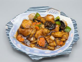 70. Pescado Con Salsa Sabrosa Estilo Asiático